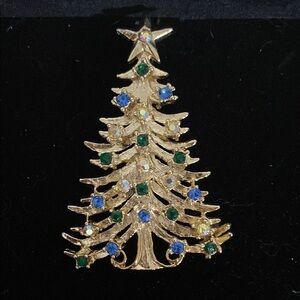 Elegant Gold Christmas Tree Brooch with Multicolored Gems